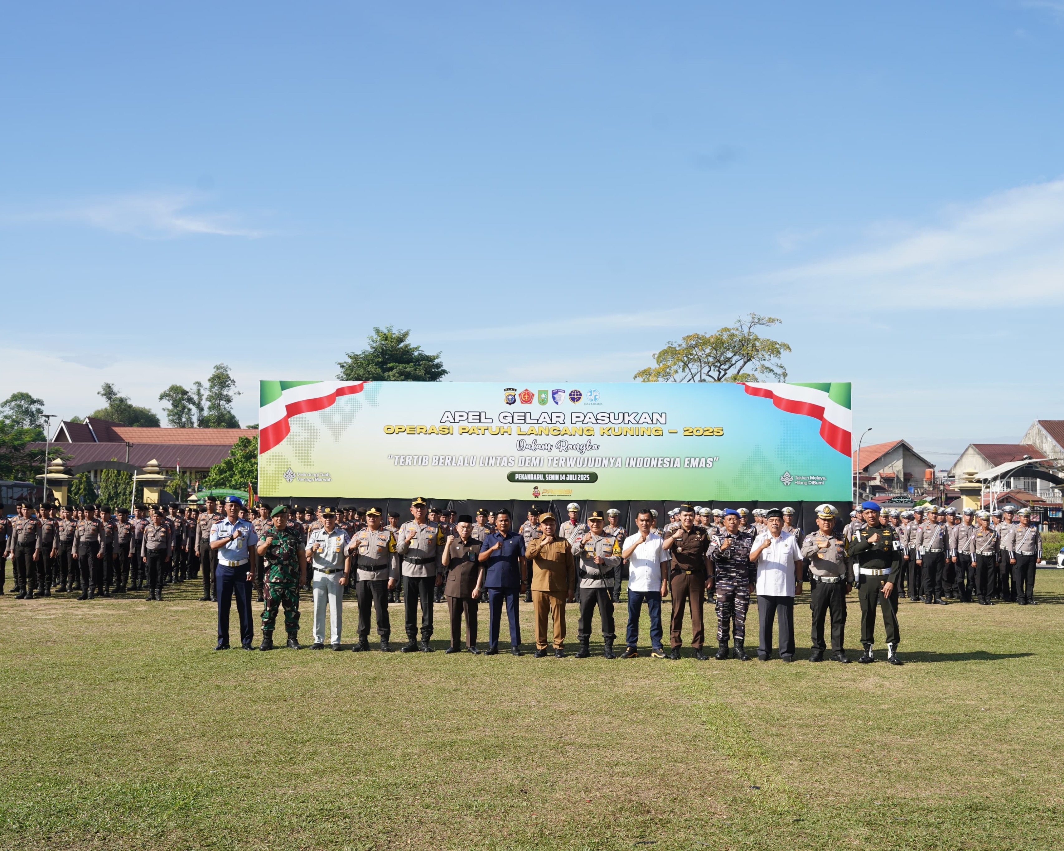 Polda Riau Gelar Apel Pasukan Operasi Patuh Lancang Kuning 2025, Dalam Rangka 'Tertib Berlalu Lintas Demi Terwujudnya Indonesia Emas'