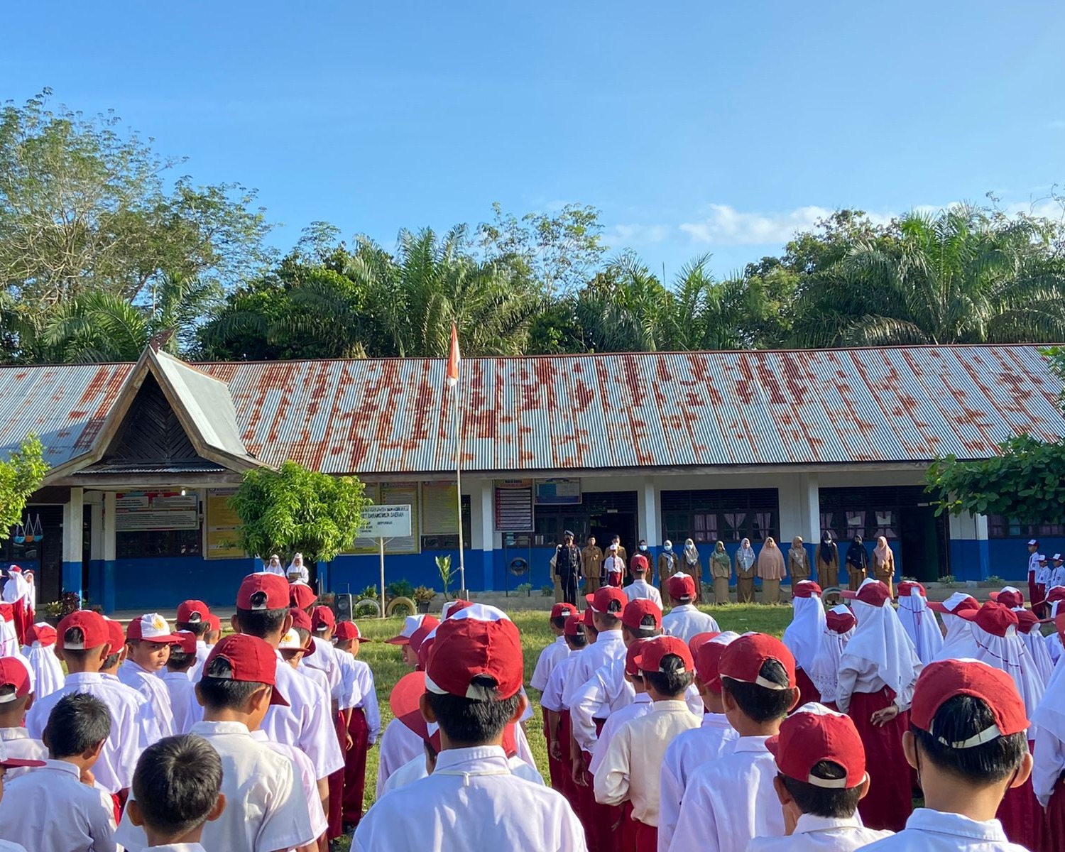 Brimob School To School Sosialisasi Tentang Kenakalan Remaja Di SDN 3 Belimbing