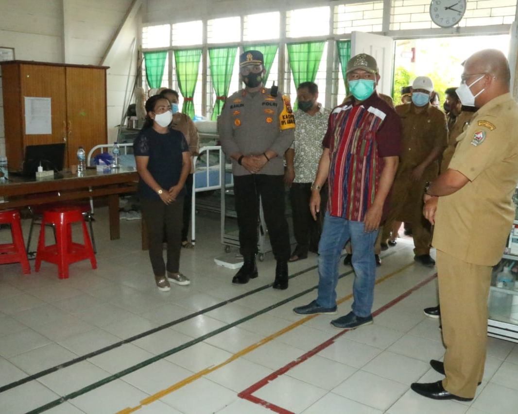 Bupati Taput Tinjau Gedung Akper di Kawasan Kompleks Rumah Sakit Untuk  Isolasi Terpusat Penanganan Covid-19 dan PPKM