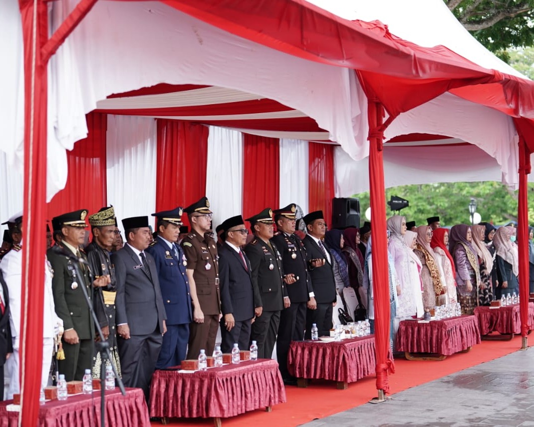 Kapolres Hadiri Upacara Peringatan Hari Pahlawan Ke-80 Tahun 2025 Di Depan Istana Siak