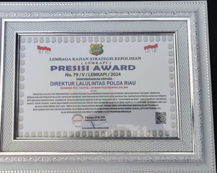 Dirlantas Polda Riau Raih Penghargaan Presisi Award Dari Lemkapi