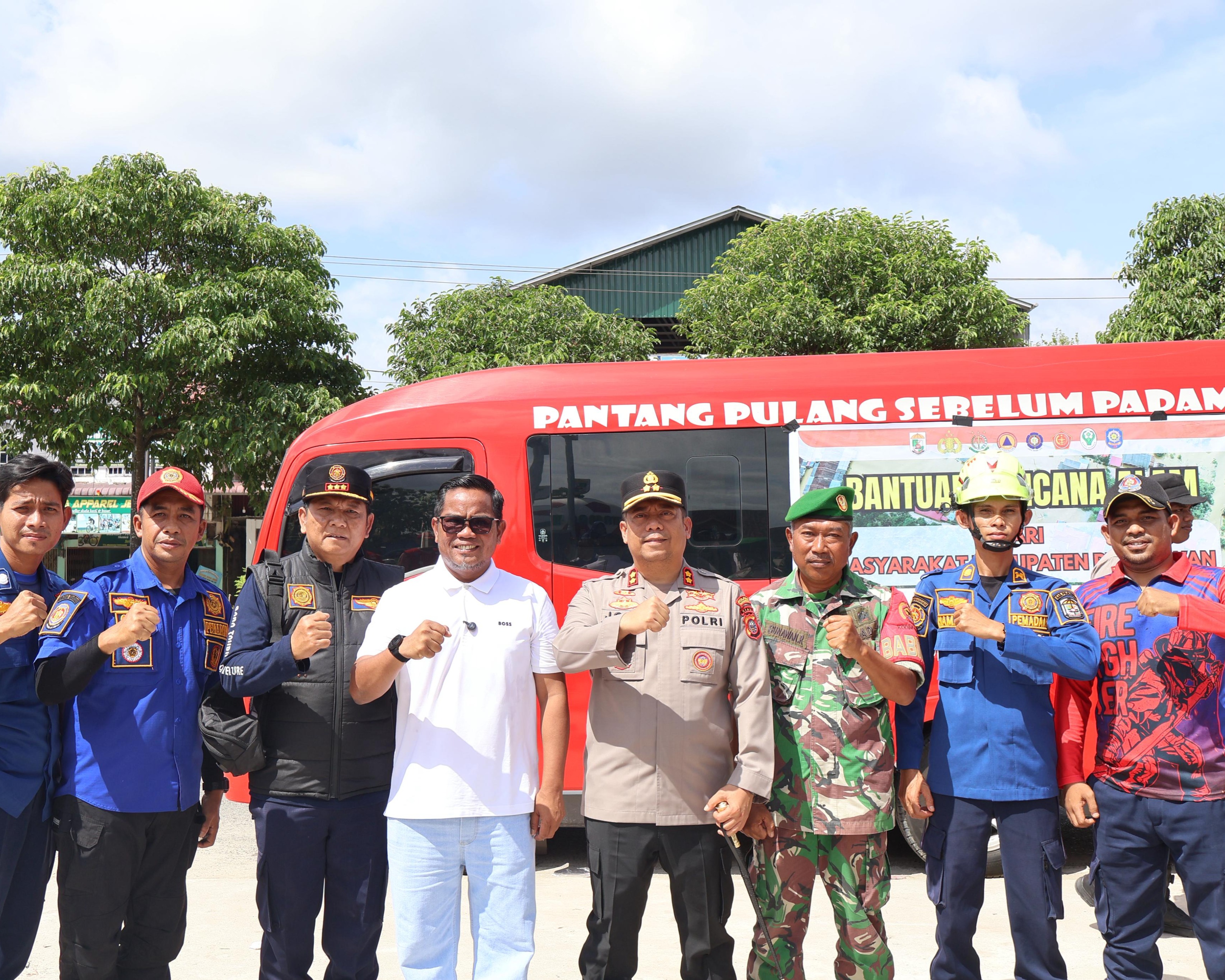 Pelepasan Tim Relawan Bantuan Bencana Alam Kabupaten Pelalawan 11 Orang Personil Polres Pelalawan