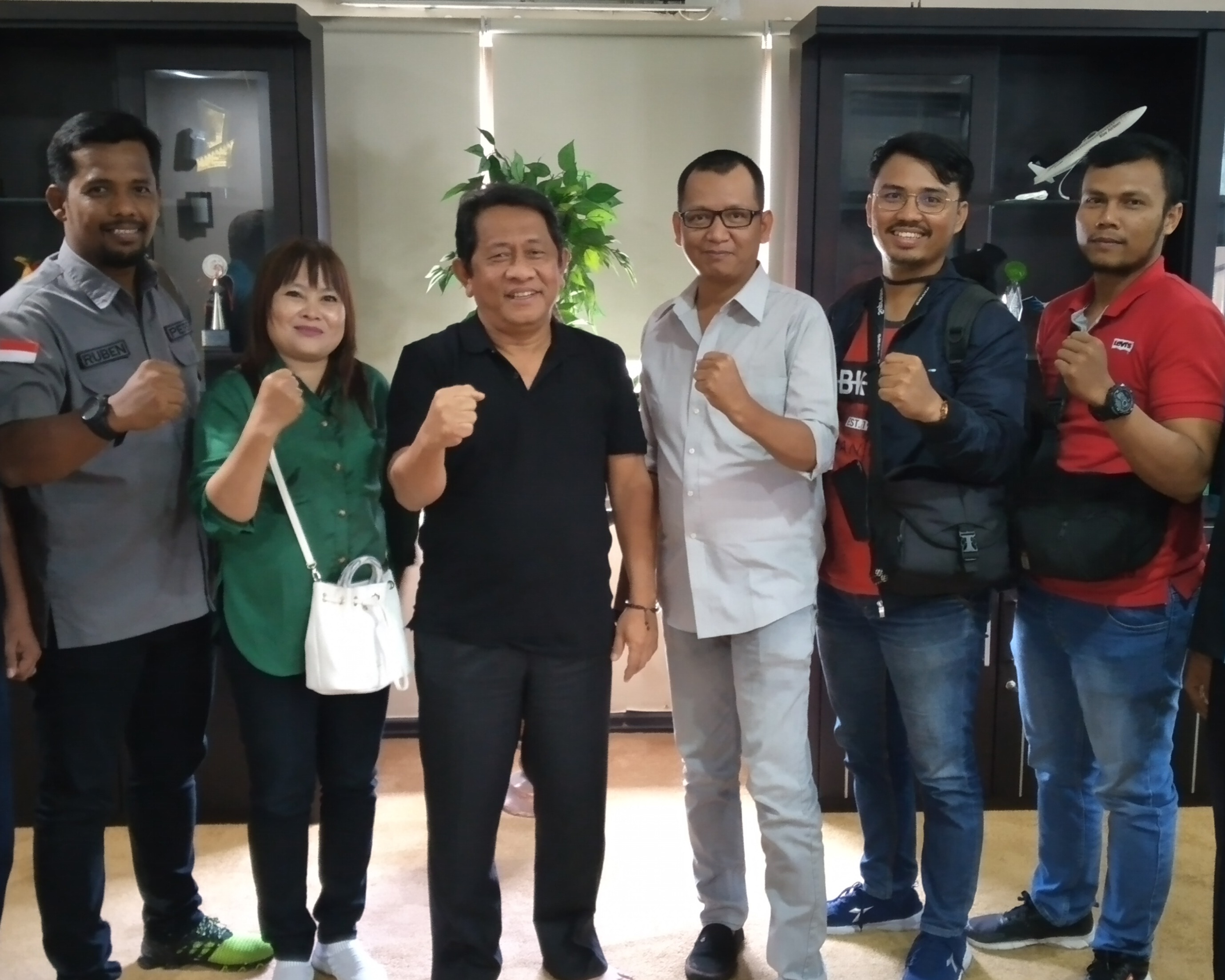 Jalin Sinergitas, PW IWO Riau Silaturahmi Dengan Sekda Provinsi Riau Yan Prana Jaya