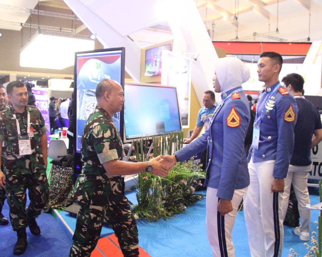 Indo Defence 2025 Expo dan Forum, Pangkoopsud I Tinjau Stand TNI AU