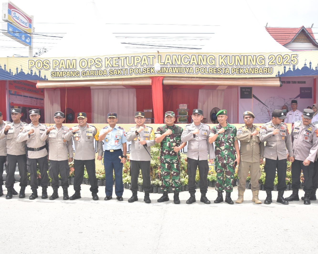 Kapolda Riau Bersama Danrem 031/WB Bersinergi Tinjau Pos Pam Hari Raya Idul Fitri 1446 H