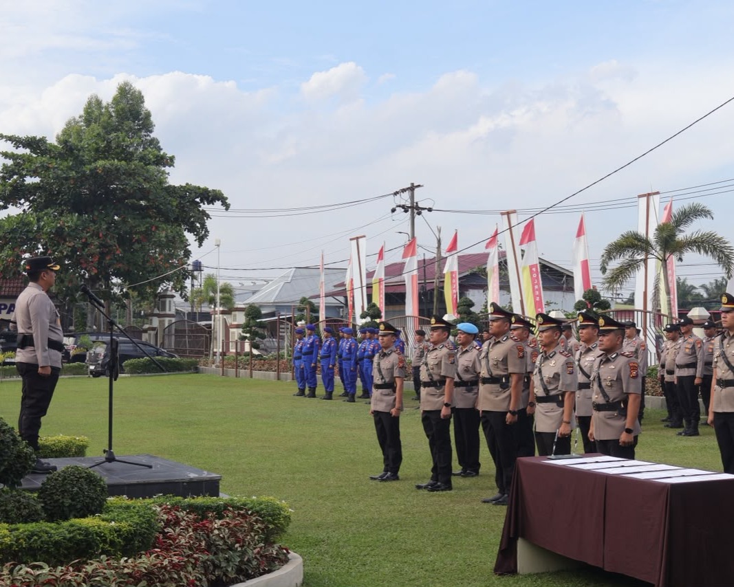Kapolres Pelalawan Pimpin Upacara Sertijab 5 Pejabat, Tegaskan Komitmen Pelayanan Publik