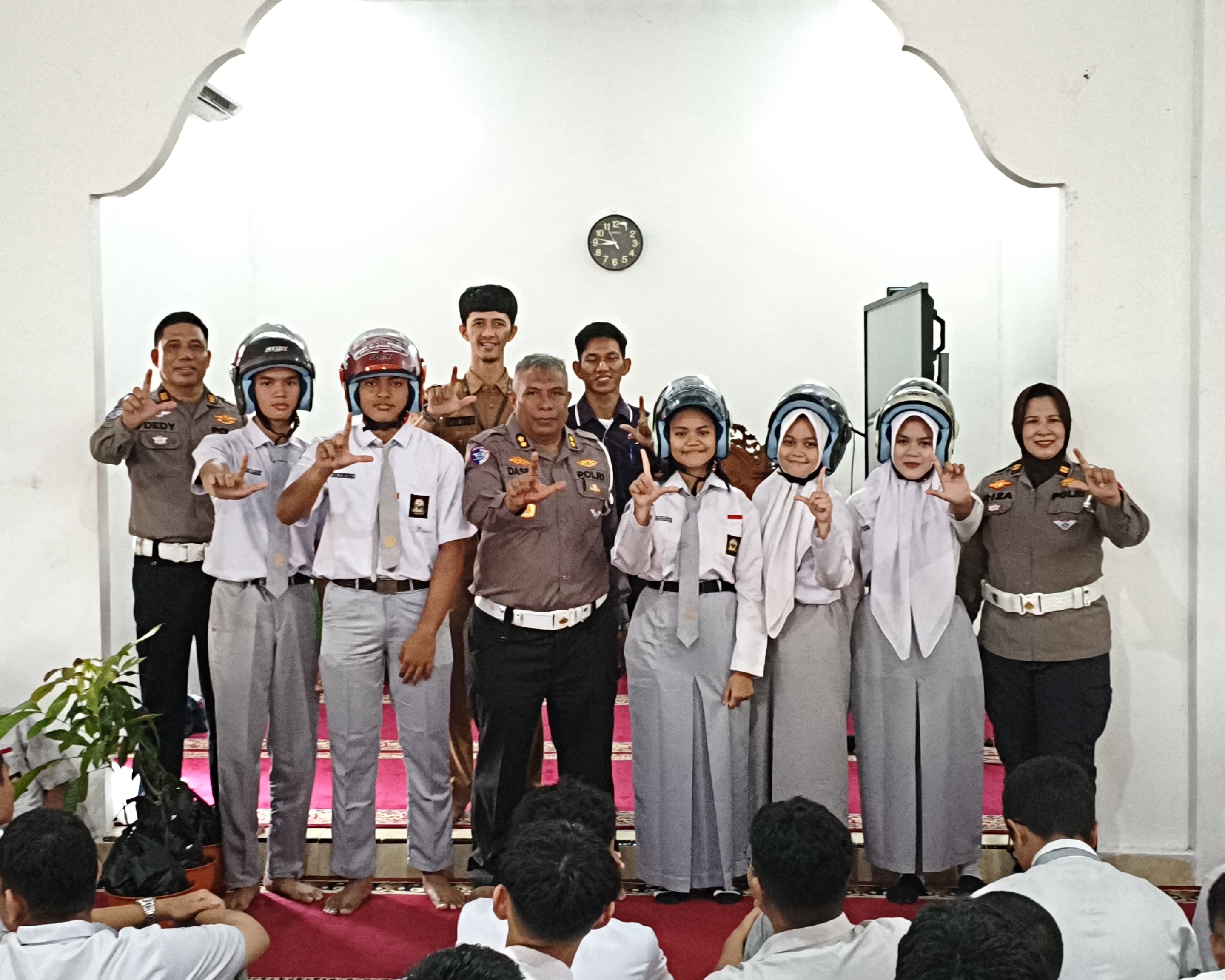 Aula SMAN 4 Pekanbaru Bergemuruh, Ditlantas Polda Riau Gaungkan Keselamatan Lalu Lintas Dan Green Policing Sejak Dini