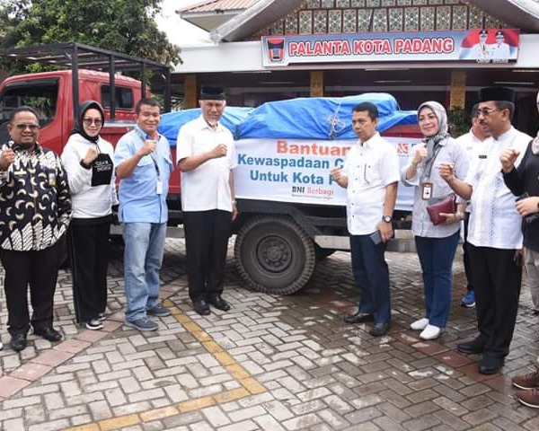 Pemko Padang Menerima Bantuan, Wako Mahyeldi Ajak Stakeholder Saling Bahu Membahu Dalam Pencegahan Covid-19