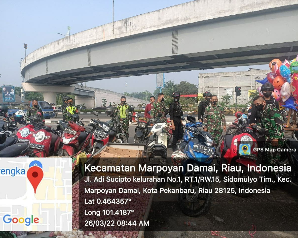 Personil Kodim 0301/PBR Bersama Satuan Brimob Polda Riau Laksanakan Patroli Gabungan Sepeda Motor Guna Pengamanan Serta Penegakan Prokes