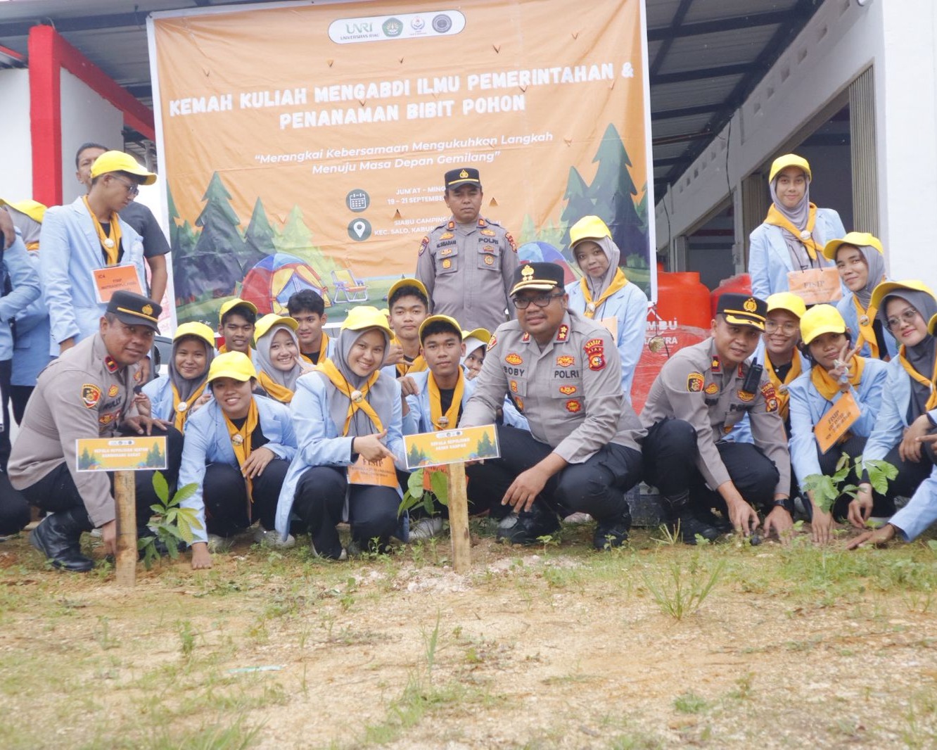 Kapolres Kampar: 'Lestarikan Alam, Jaga Masa Depan', Sosialisasi Green Policing Dan Tanam Pohon Bersama Mahasiswa UNRI