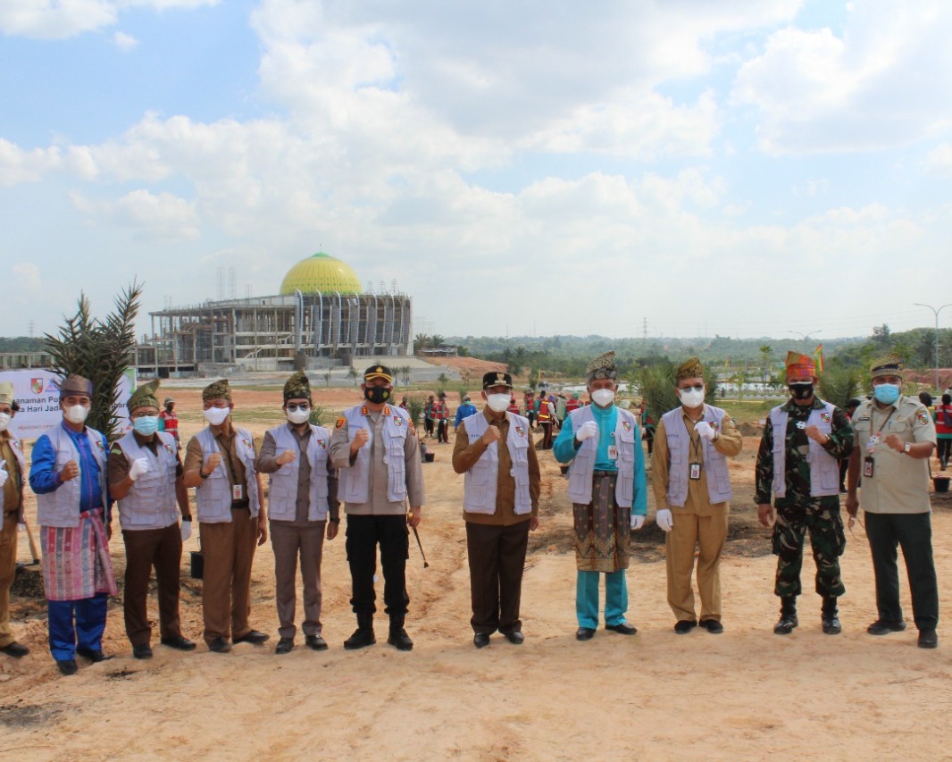 Sambut Hari Jadi Kota Pekanbaru Ke-237, Forkopimda Kota Lakukan Penanaman Pohon Kurma Sebanyak 400 Pohon