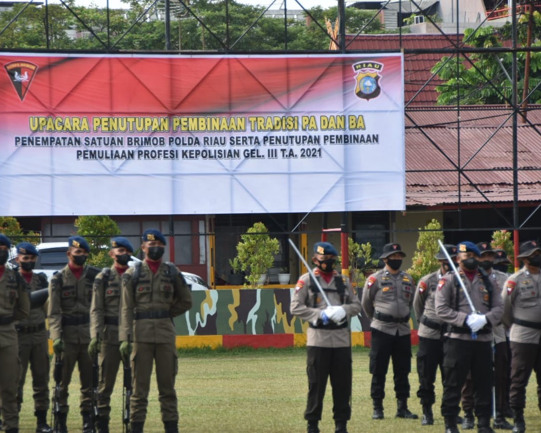 Wakapolda Riau Pimpin Upacara Penutupan Bintradisi Perwira dan Bintara Satuan Brimob Polda Riau