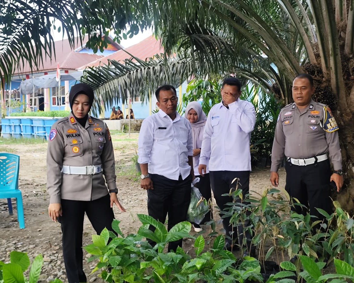 Polisi dan Pelajar Bersatu Jaga Bumi, Kasatlantas Polres Kampar Sambangi SMKN 1 Kuok, 'Green Policing' Jadi Jembatan Erat