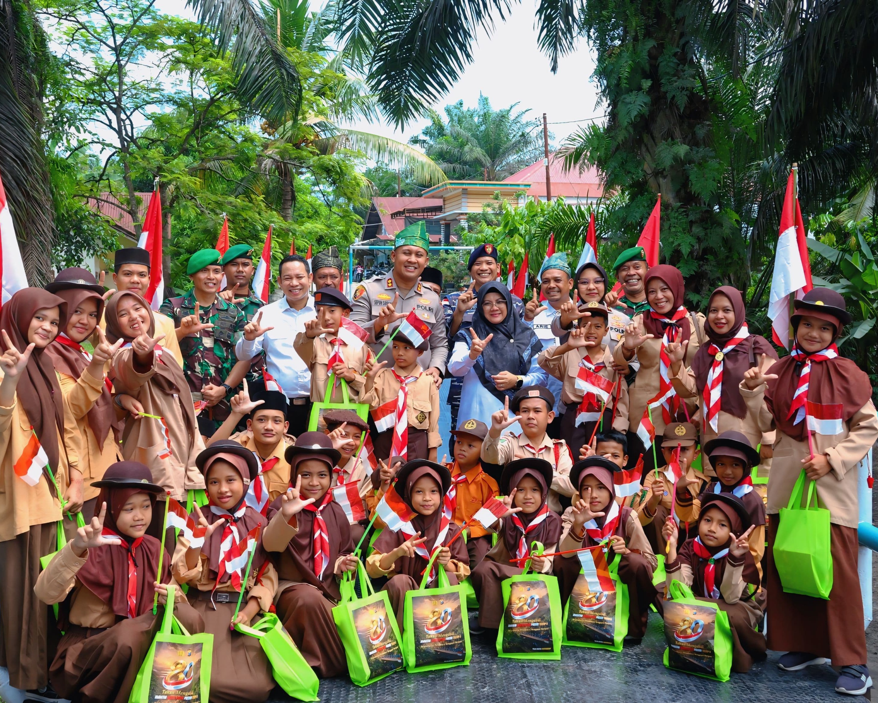 Sapa Warga Siak Secara Virtual, Kapolri Resmikan 80 Jembatan Merah Putih Presisi Tahap II Polda Riau, Kapolres AKBP Sepuh Laporkan Secara Langsung Dari Lokasi