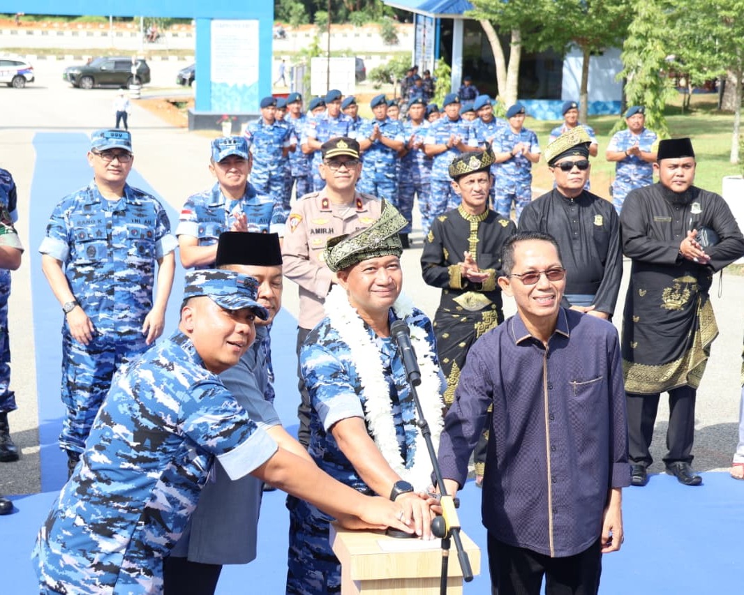 Pangkodau I Resmikan Patung Kstaria Hang Nadim di Lanud Hang Nadim