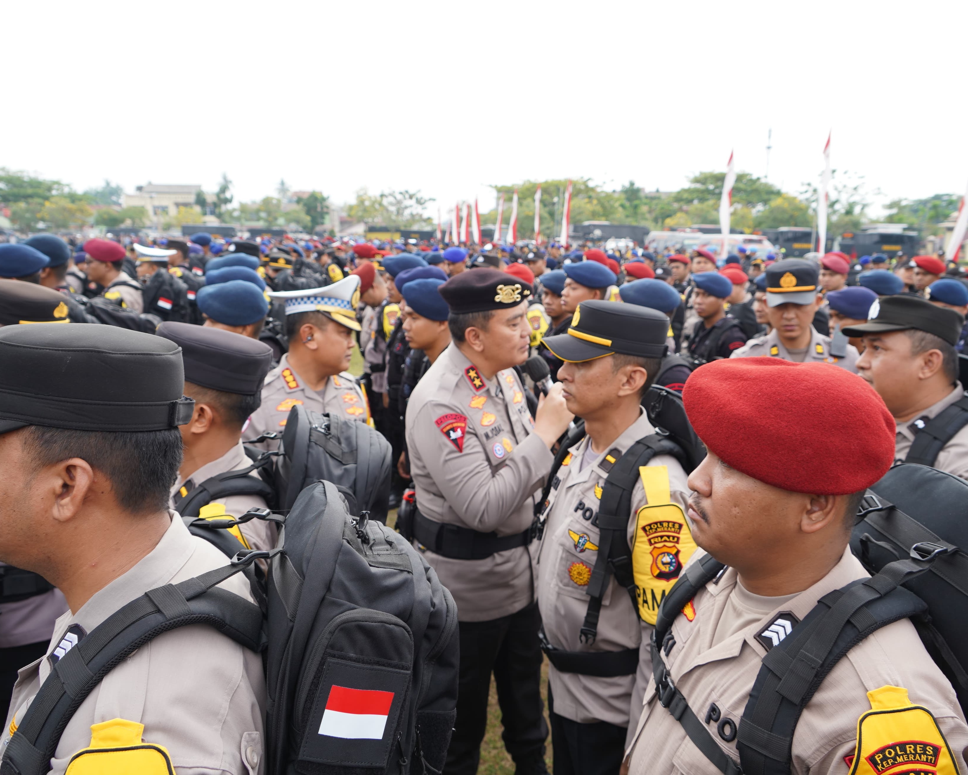 Kaopsda OMP-LK 2024 Dampingi Langsung Kapolda Riau Dalam Giat Pelepasan Personel BKO PAM TPS