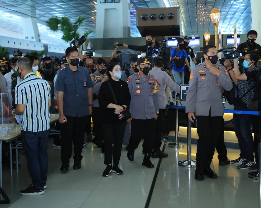 Tinjau Arus Mudik di Bandara Soekarno Hatta, Kapolri Minta Perketat Pengawasan Warga Yang Dari Luar Negeri