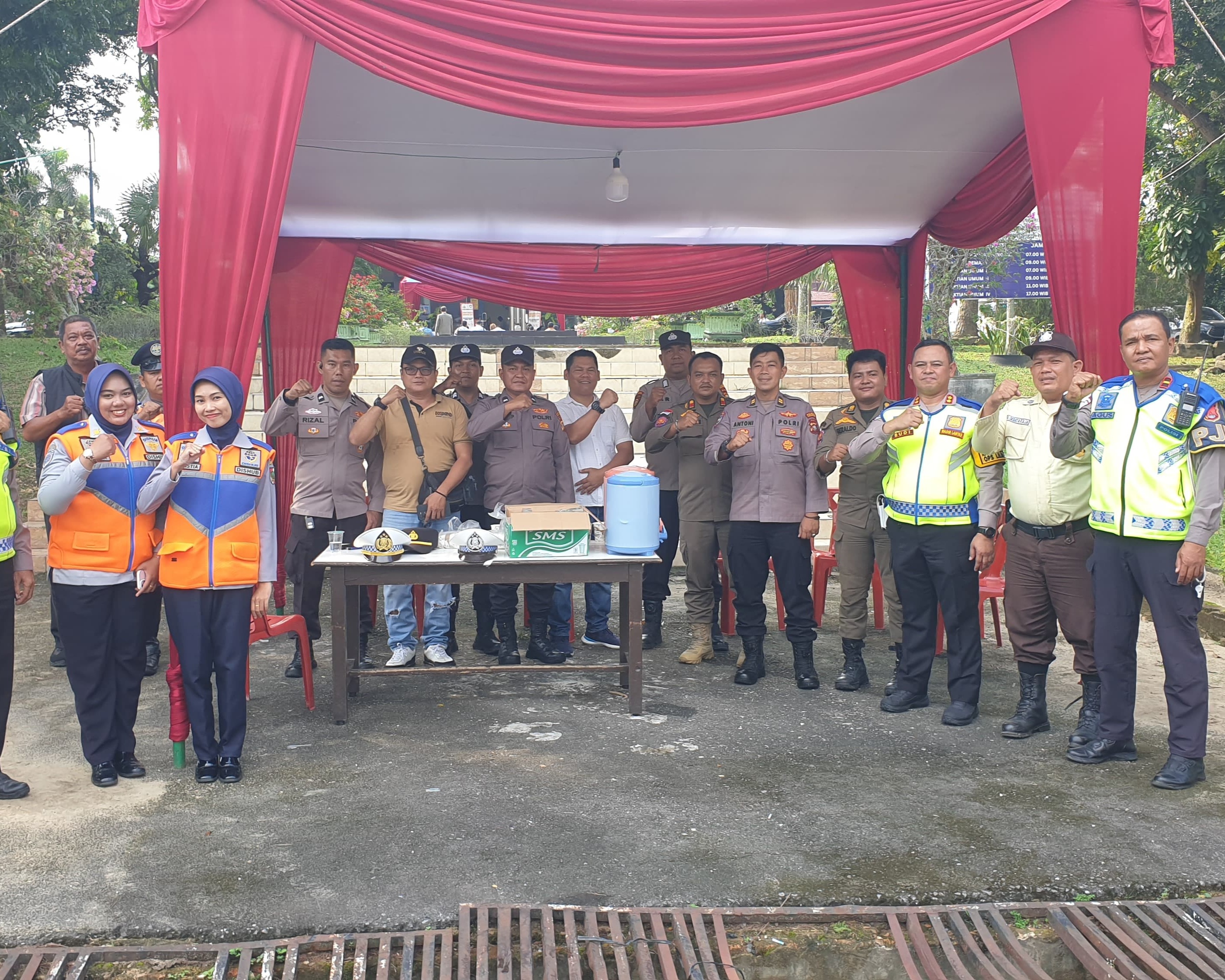 Wadirlantas Polda Riau Pantau Pengamanan Ibadah Hari Natal Dan Arus Lalu Lintas di Pekanbaru