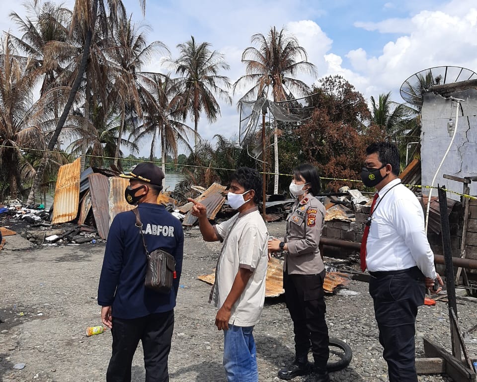 Tim Laboratorium Foreksik Polda Riau Cek TKP Kebakaran Pasar Kuok