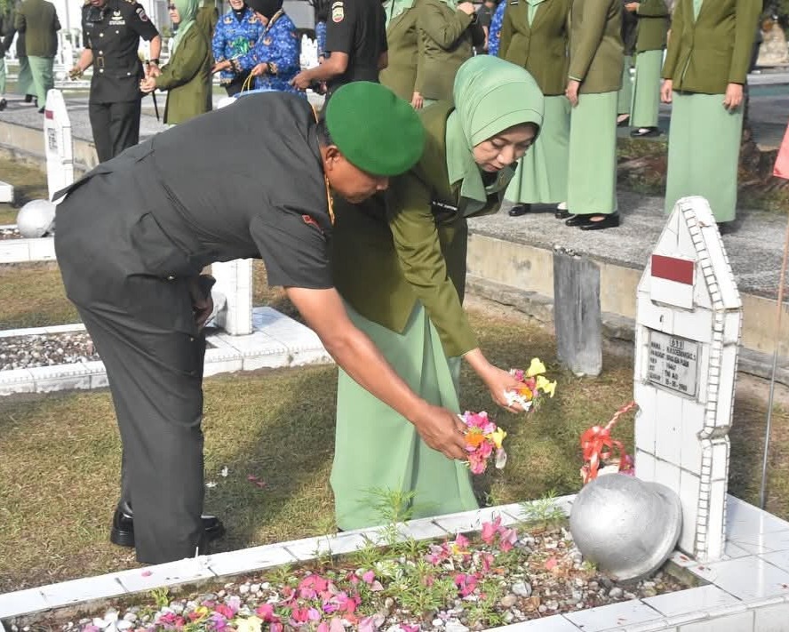Jelang Hari Juang TNI AD, Korem 031/WB Gelar Ziarah di Taman Makam Pahlawan