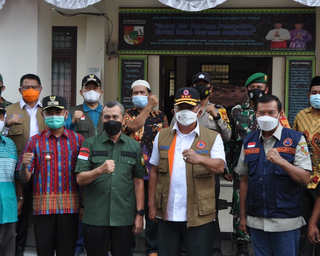 Dandim 0301/PBR Hadiri Kunjungan Kerja Kepala BNPB Serta Peninjauan Ke Posko PPKM Sidomulyo Timur