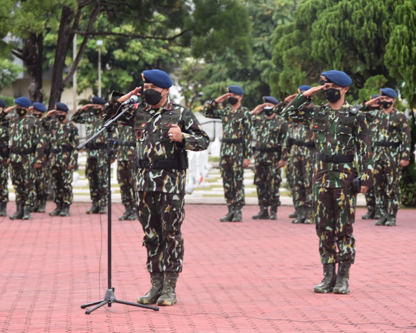Dalam Rangka HUT Korps Brimob Polri Ke-76, Satuan Brimob Polda Riau Laksanakan Ziarah Dan Tabur Bunga di Taman Makam Pahlawan