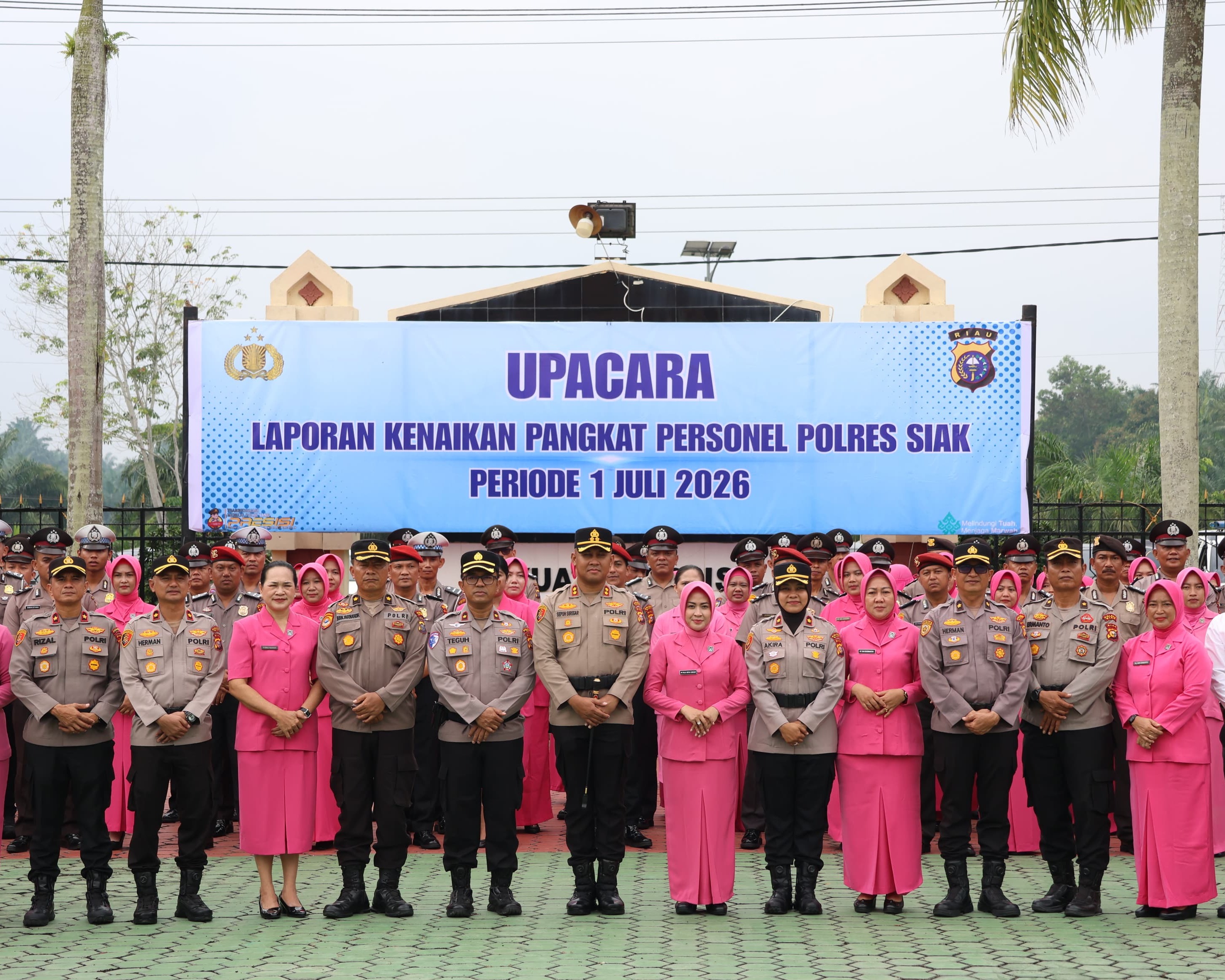 Kapolres AKBP Sepuh Pimpin Kenaikan Pangkat 63 Personel Polres Siak
