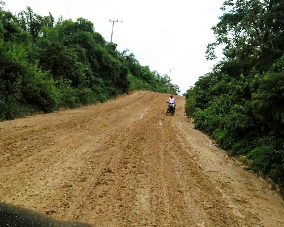 Duh, Jalan Lintas Selatan Inhu Rusak Parah Tak Kunjung Diperbaiki