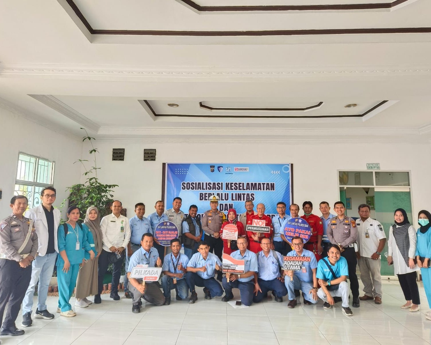 Kunjungi PT IKPP, Satlantas Polres Siak Gelar Sosialisasi Keselamatan Berlalu Lintas Serta Cooling System  Pilkada Aman, Sejuk dan Damai