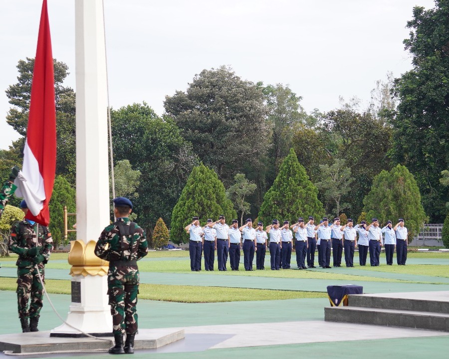 Kalaiklambangja Kodau I Pimpin Upacara Bendera