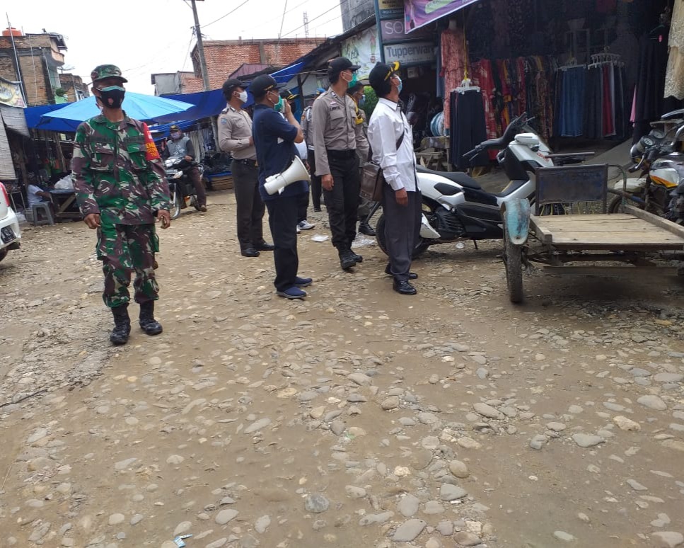 Babinsa Kodim 0301/PBR Ikuti Gelar Operasi Yustisi Tahun 2020 di Pasar Pagi Arengka