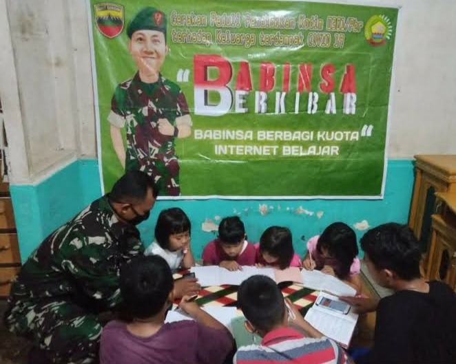 Babinsa Kodim 0301/PBR Laksanakan Program Gerakan Peduli Pendidikan Melalui Program Babinsa Berkibar Bagi Warga Kurang Mampu Ditengah Pandemi Covid-19