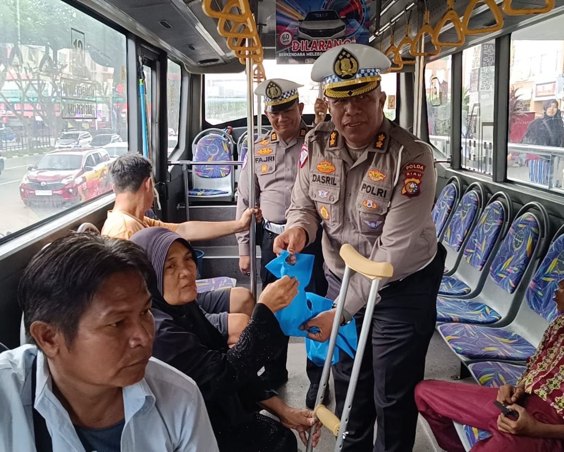 Ditlantas Polda Riau Gelar Program Polantas Menyapa Di HUT Lalu Lintas Ke-70