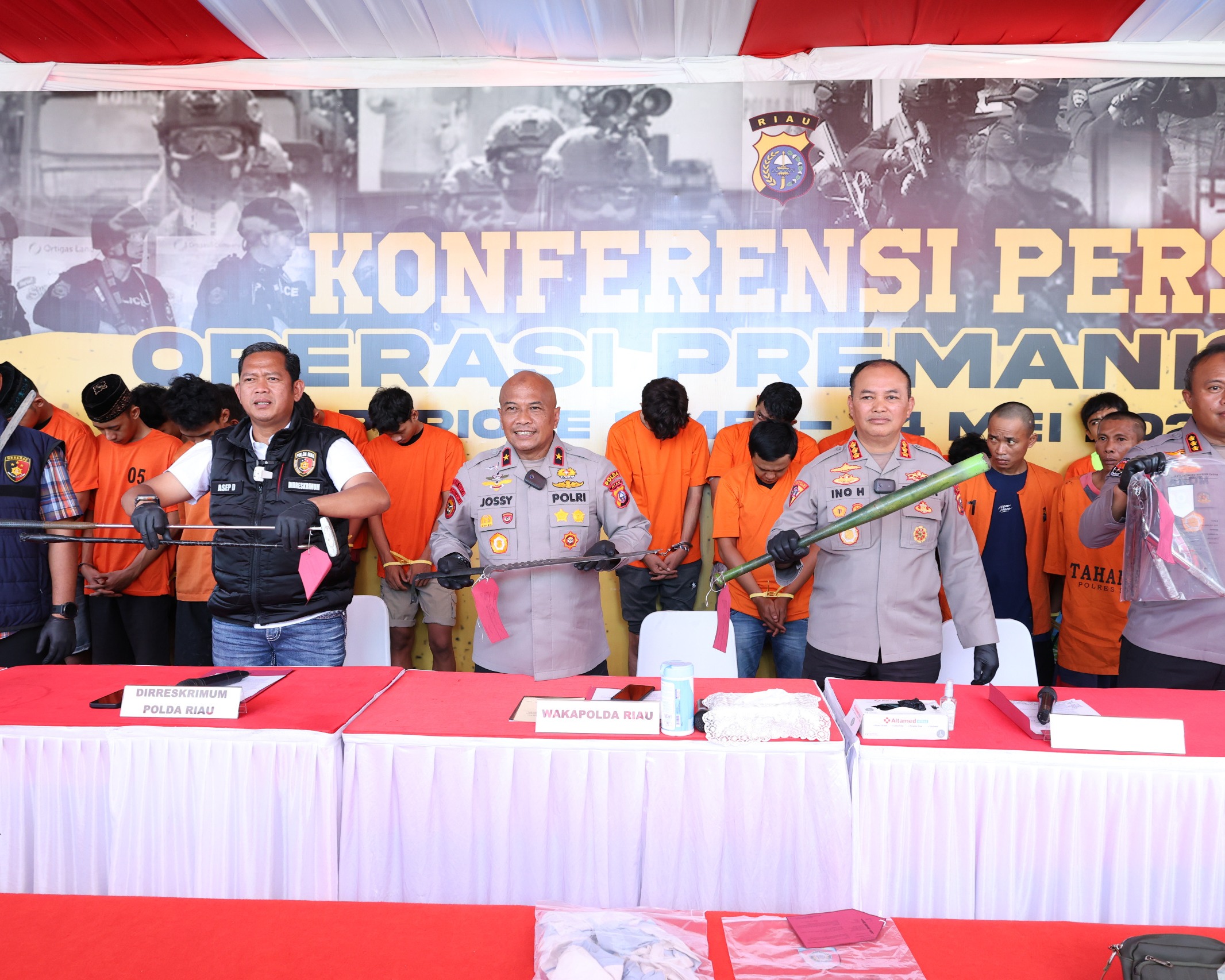 Polda Riau Konferensi Pers Pengungkapan Kasus Premanisme Atau Kejahatan Jalanan Hasil Operasi Pekat Lancang Kuning 2025