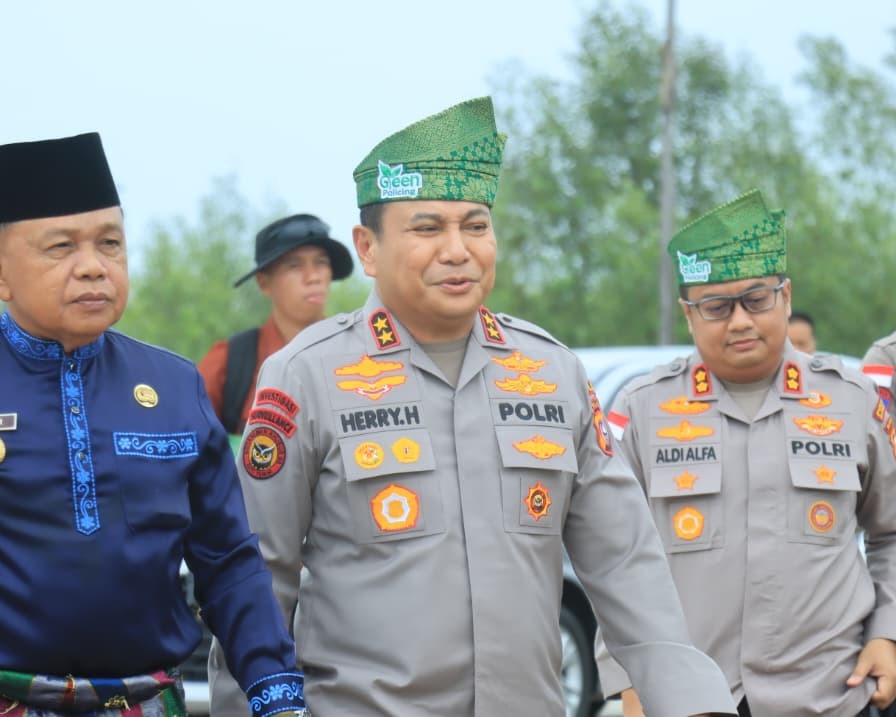 Kapolda Riau Susur Sungai Jelajah Kampung, Ajak Warga Jaga Budaya dan Alam