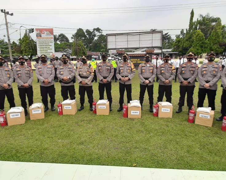 Kapolres Kampar Distribusikan Beras Bantuan Mabes Polri Untuk Masyarakat Melalui Jajaran Polsek