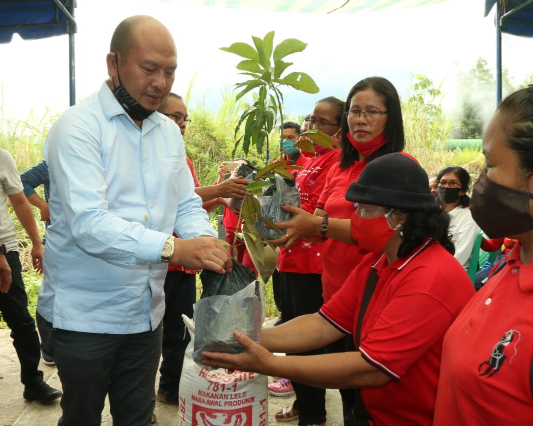 Bupati Taput Tinjau Pembukaan Jalan Usaha Tani dan Tatap Muka Dengan Masyarakat Desa Pardamean Kecamatan Pahae Jae