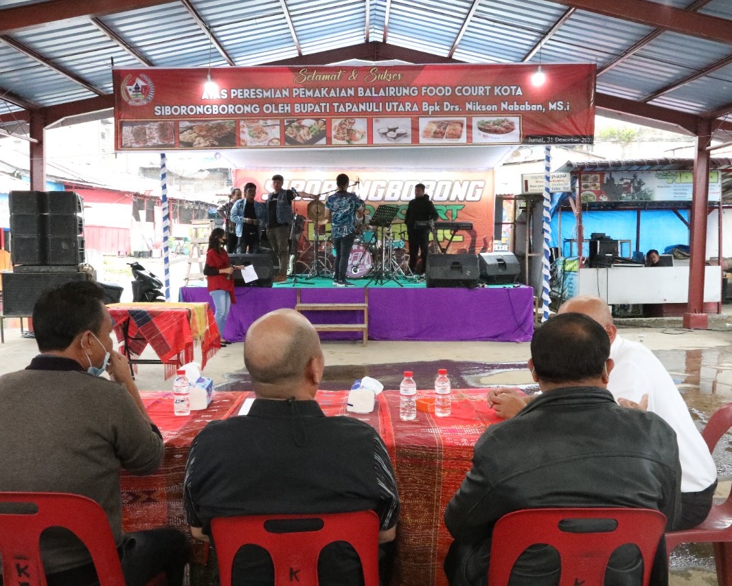 Upaya Percepatan Ekonomi, Bupati Tapanuli Utara Resmikan Balairung Foodcourt Kota Siborongborong