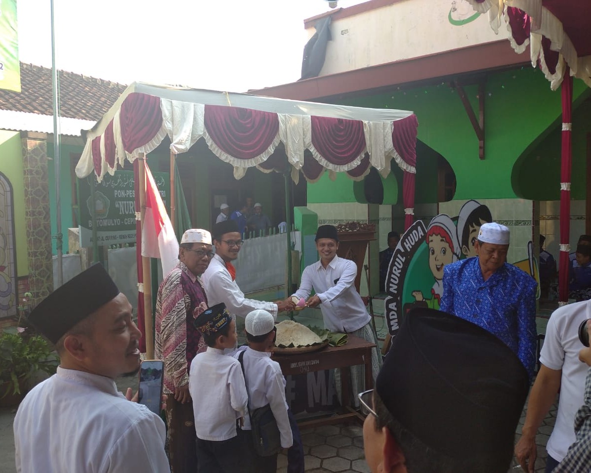 Ponpes Nurul Huda Launching MDA Secara Simbolis di Desa Botomulyo 