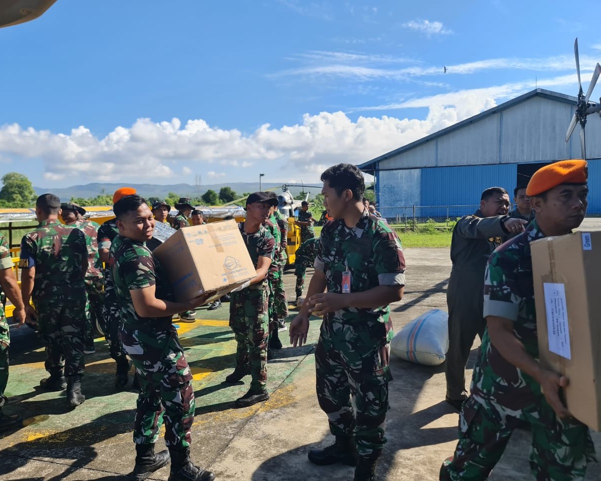 Helikopter Caracal TNI AU Salurkan Bantuan Sosial Ke Daerah Terisolir Di Aceh Tengah