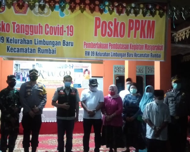 Dandim 0301/PBR Mendampingi Wali Kota Pekanbaru Bersama Forkompimda Kota Laksanakan Monitoring, Evaluasi PPKM dan Penertiban Prokes di 2 Kelurahan