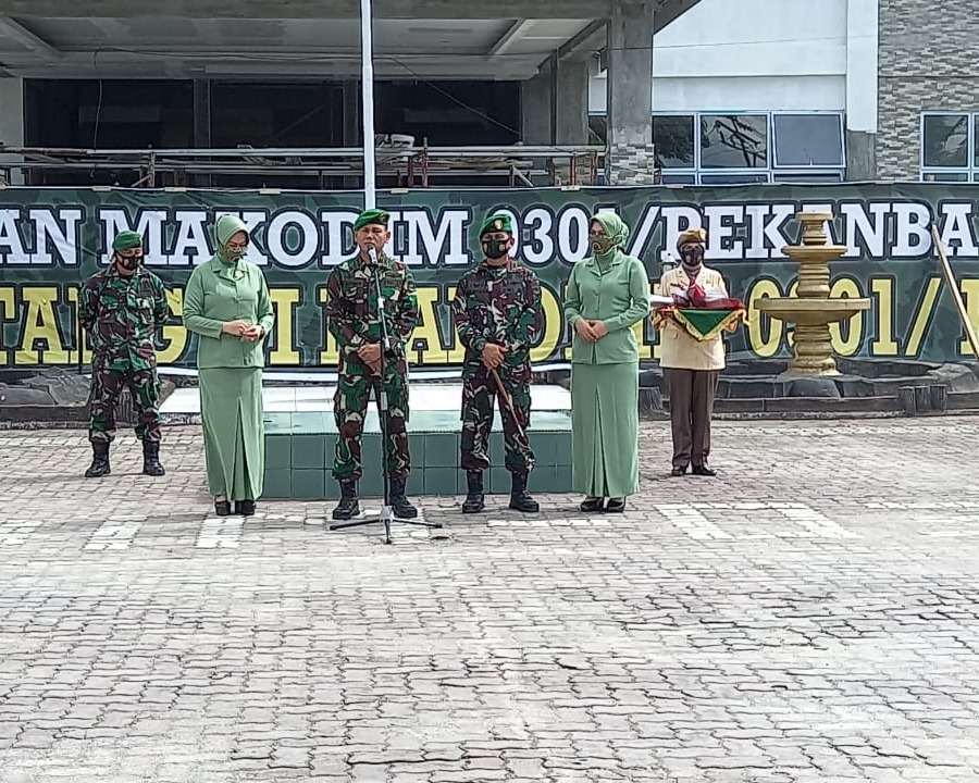 Ratusan Prajurit, PNS dan Persit Gelar Tradisi Lepas Sambut Dandim 0301/PBR