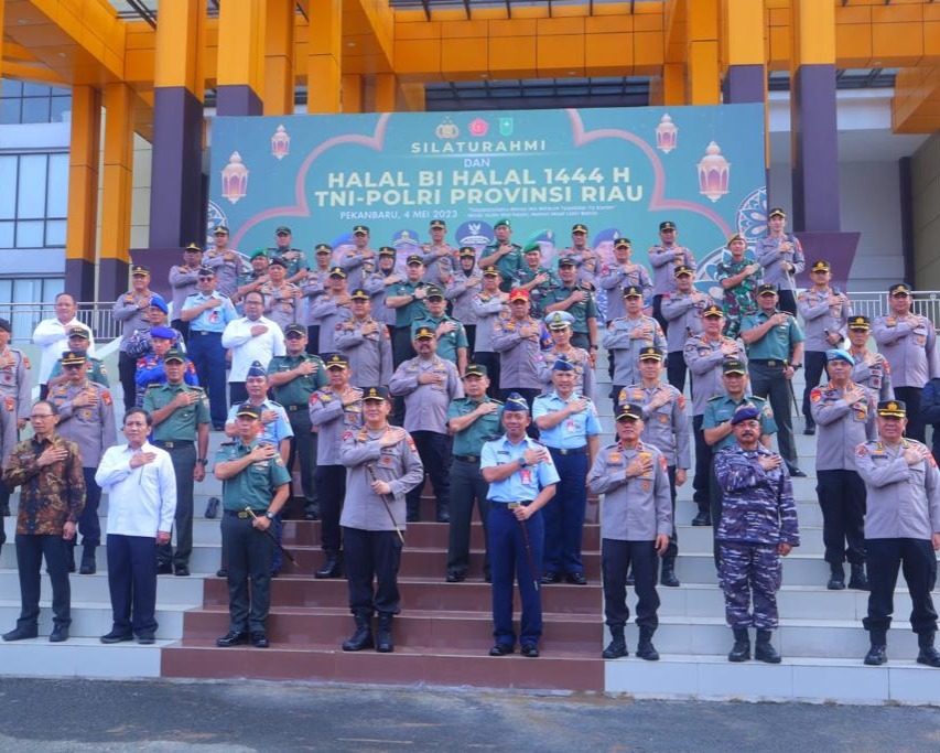 Kapolresta Pekanbaru Hadiri Halal Bihalal 1444 H TNI-Polri Provinsi Riau di Mapolda Riau