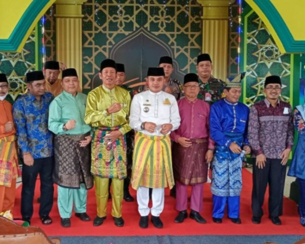 Jalin Silaturahmi, Babinsa Kodim 0301/Pekanbaru Hadiri Pembukaan MTQ Tingkat Kelurahan Simpang Tiga