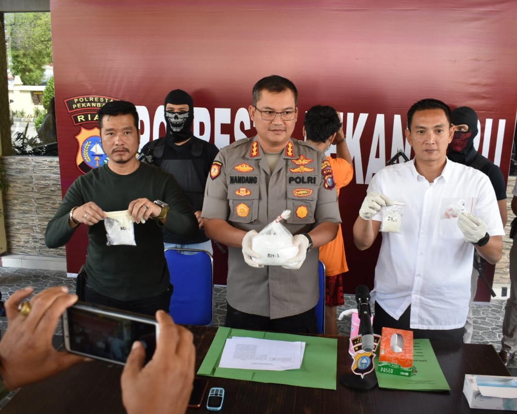 Kapolresta Pekanbaru Gelar Ekspos Pengungkapan Narkotika Jenis Sabu Seberat 947,1 Gram