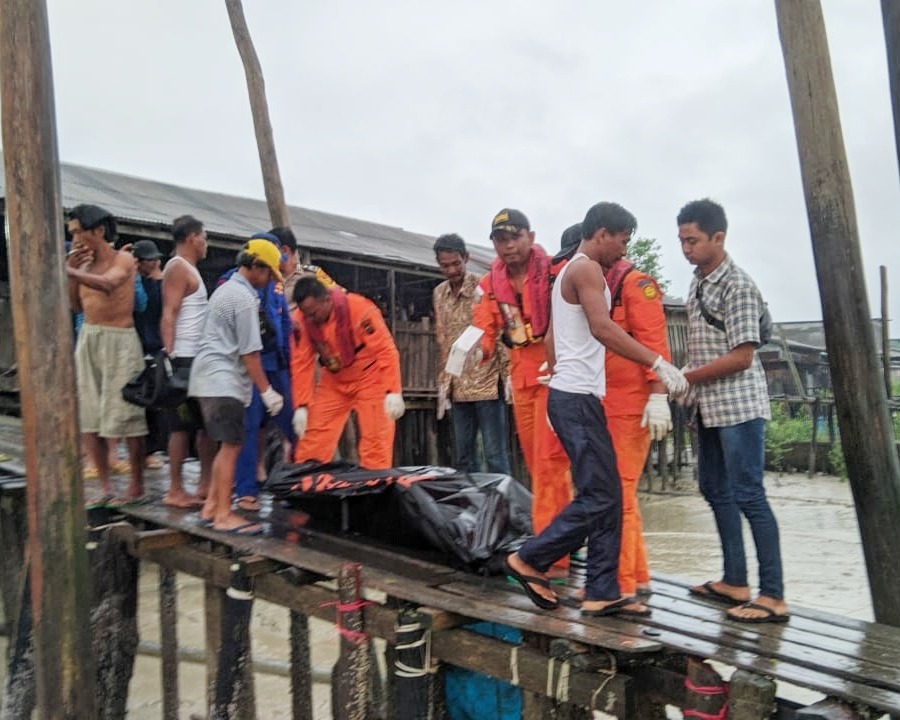 Seorang Nelayan Rohil Jatuh Kelaut Ditemukan Tak Bernyawa