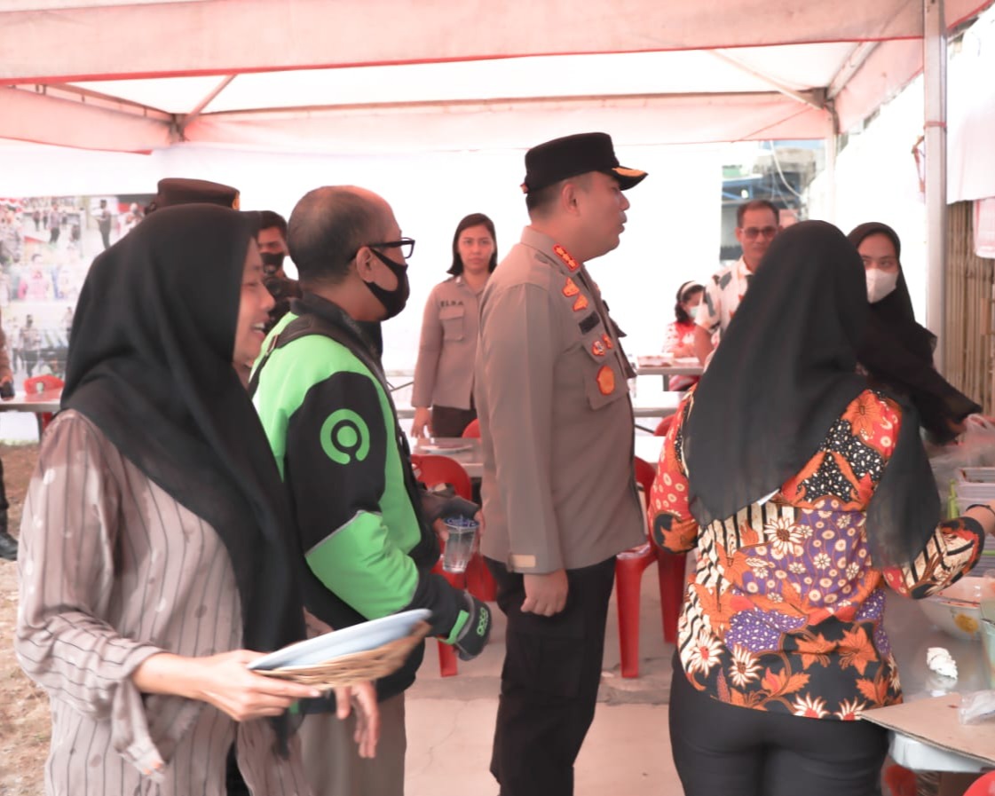 Polsek Payung Sekaki Polresta Pekanbaru Gelar Warung Gratis Untuk Masyarakat