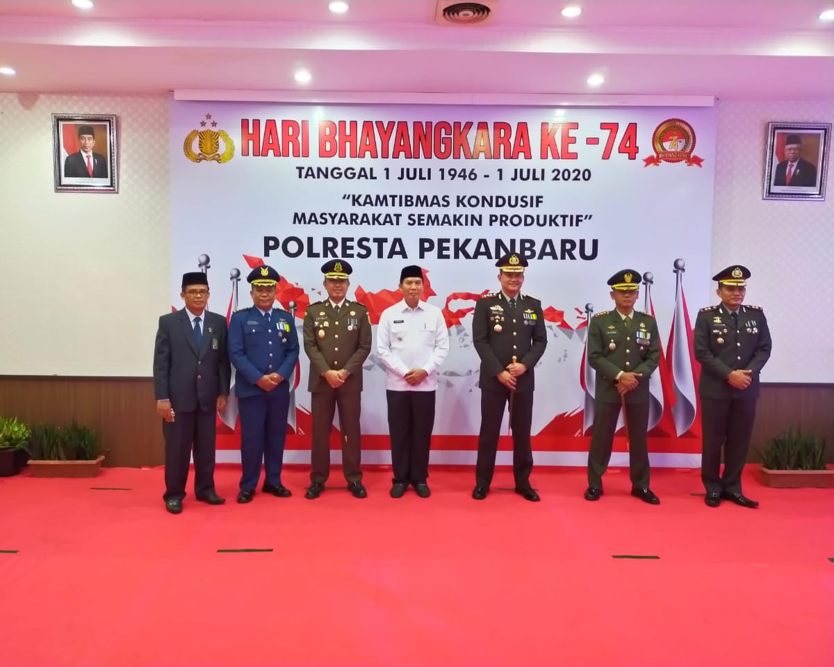 Dandim 0301/PBR Hadiri Upacara Memperingati HUT Bhayangkara Ke-74 Secara Virtual di Mapolresta Pekanbaru