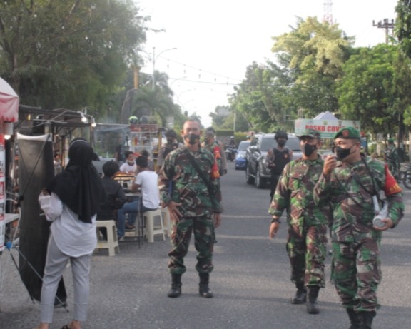 Optimalkan Penerapan PPKM Level 4, Kodim 0301/Pekanbaru Laksanakan Patroli Gabungan Sepeda Motor