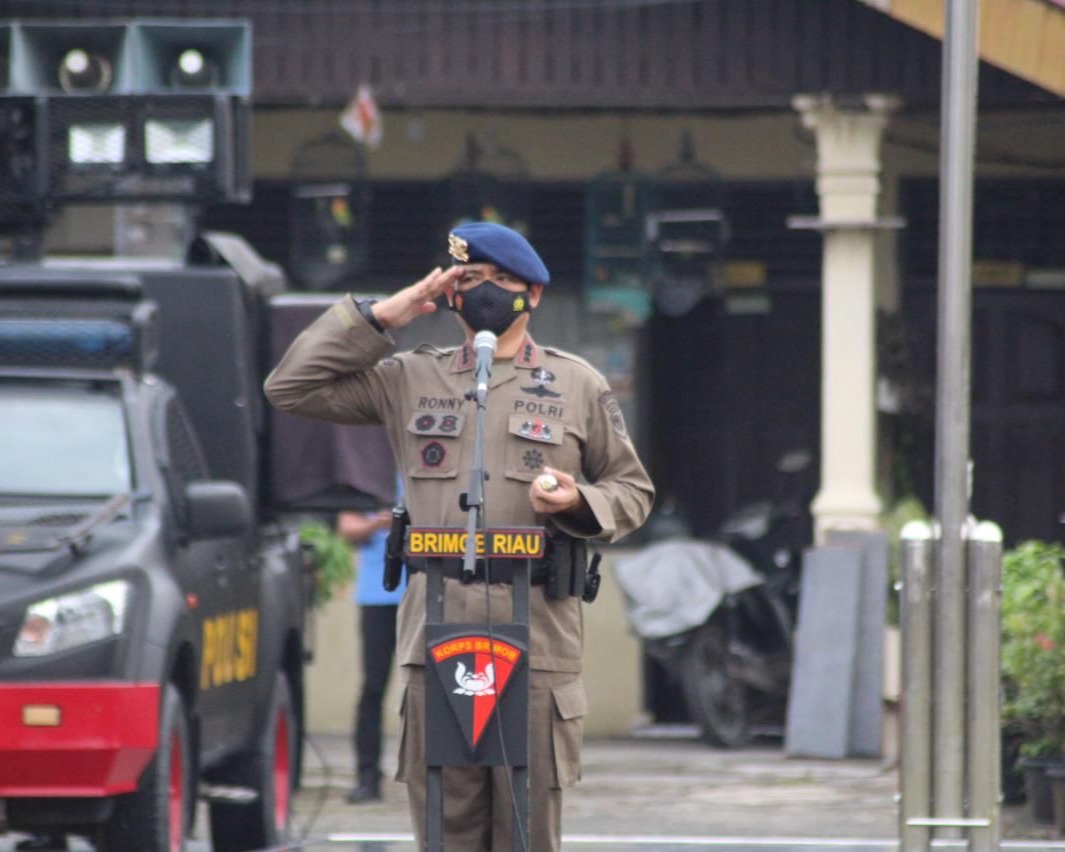 Dansat Brimob Polda Riau Buka Bintradisi Bintara Dan Tamtama Remaja ...